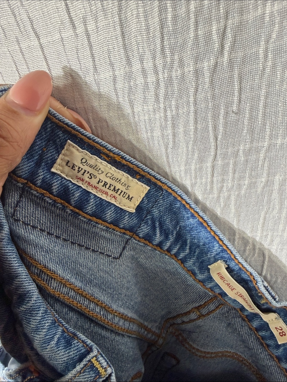 Levis Rib Cage Straight Ankle Jeans size 28 - Picture 13 of 13